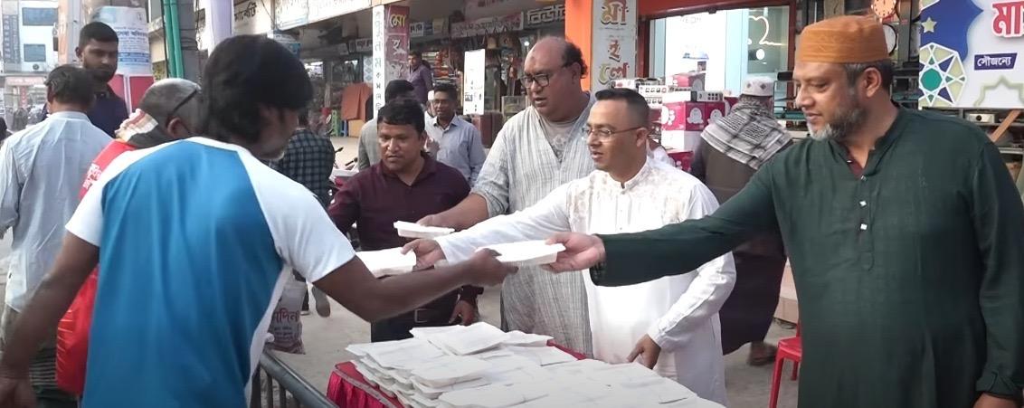 নীলফামারীতে পান্নু খান ও সালমা বেগম ফাউন্ডেশনের উদ্যোগে মাসব্যাপী ইফতার বিতরণ কর্মসূচি