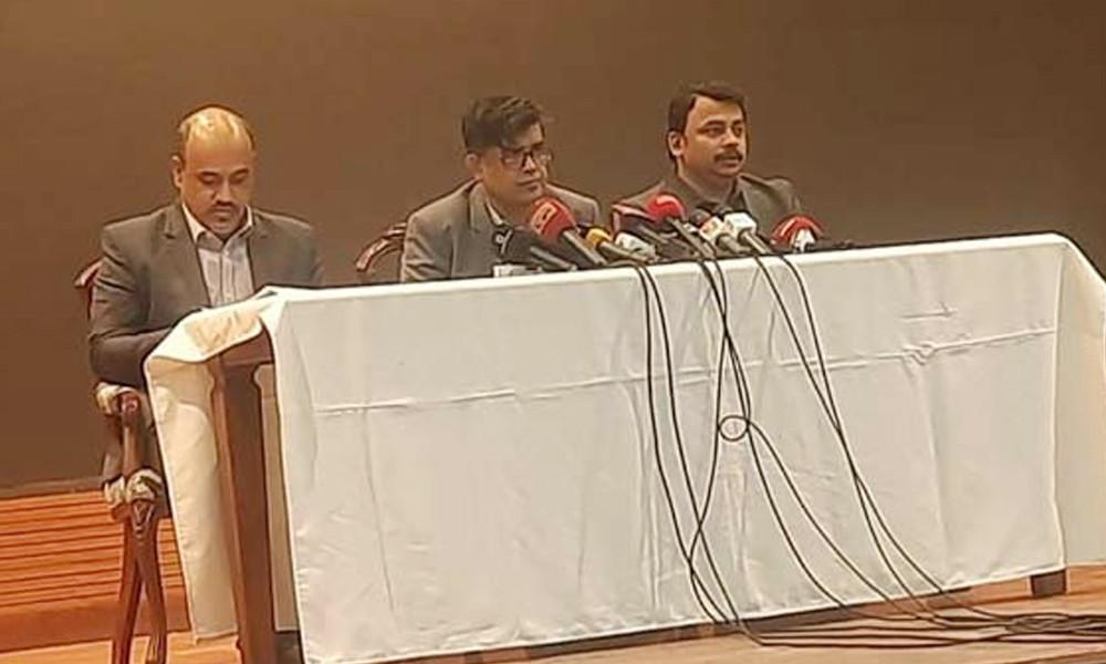 নির্বাচনের আগে লুটের অস্ত্র উদ্ধারে জোর দেওয়ার নির্দেশ প্রধান উপদেষ্টার